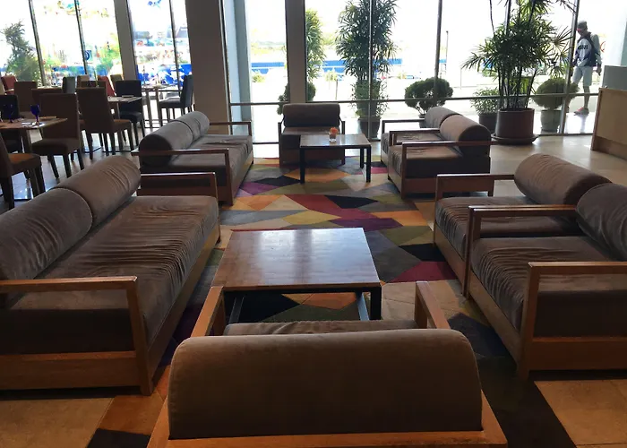 Hotel Casuarina Meru